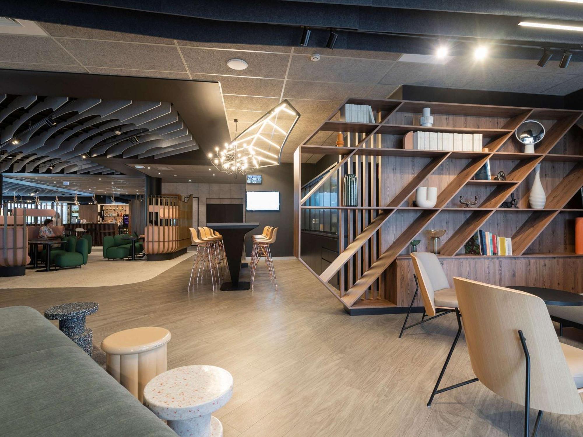 Novotel Poitiers Site Du Futuroscope Чассенеуил-Ду-Поитоу Экстерьер фото